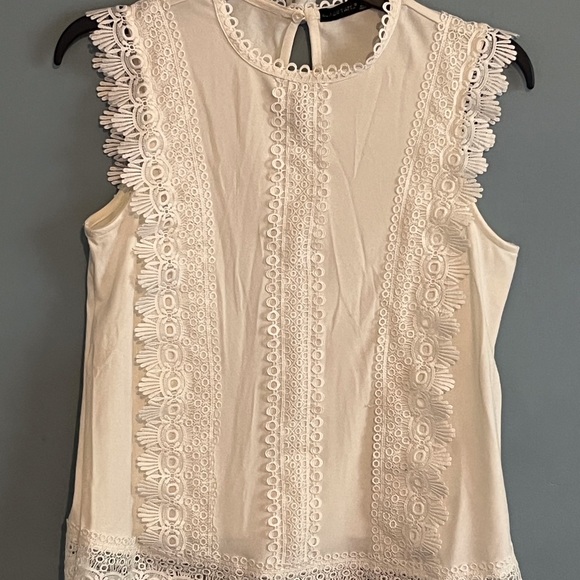 SELLING BLACK TAPE WOMEN BLOUSE SIZE PM COLOR CREAM SLEEVELESS BNWOT - Picture 1 of 12